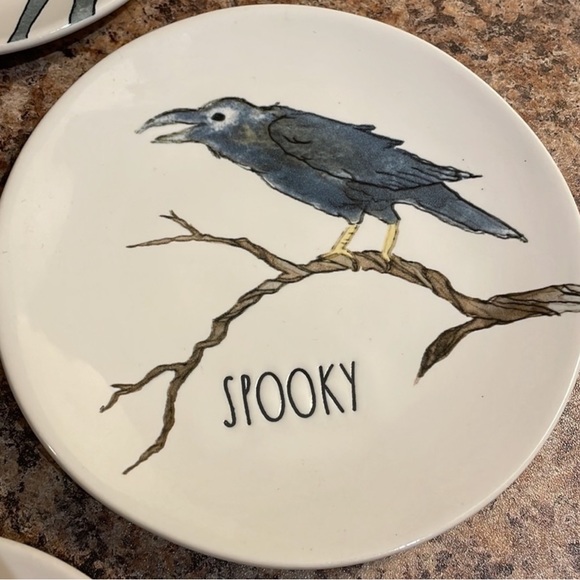 💫 HOST PICK 💫 RAE DUNN HALLOWEEN 4 PIECE PLATE SET - Picture 3 of 7